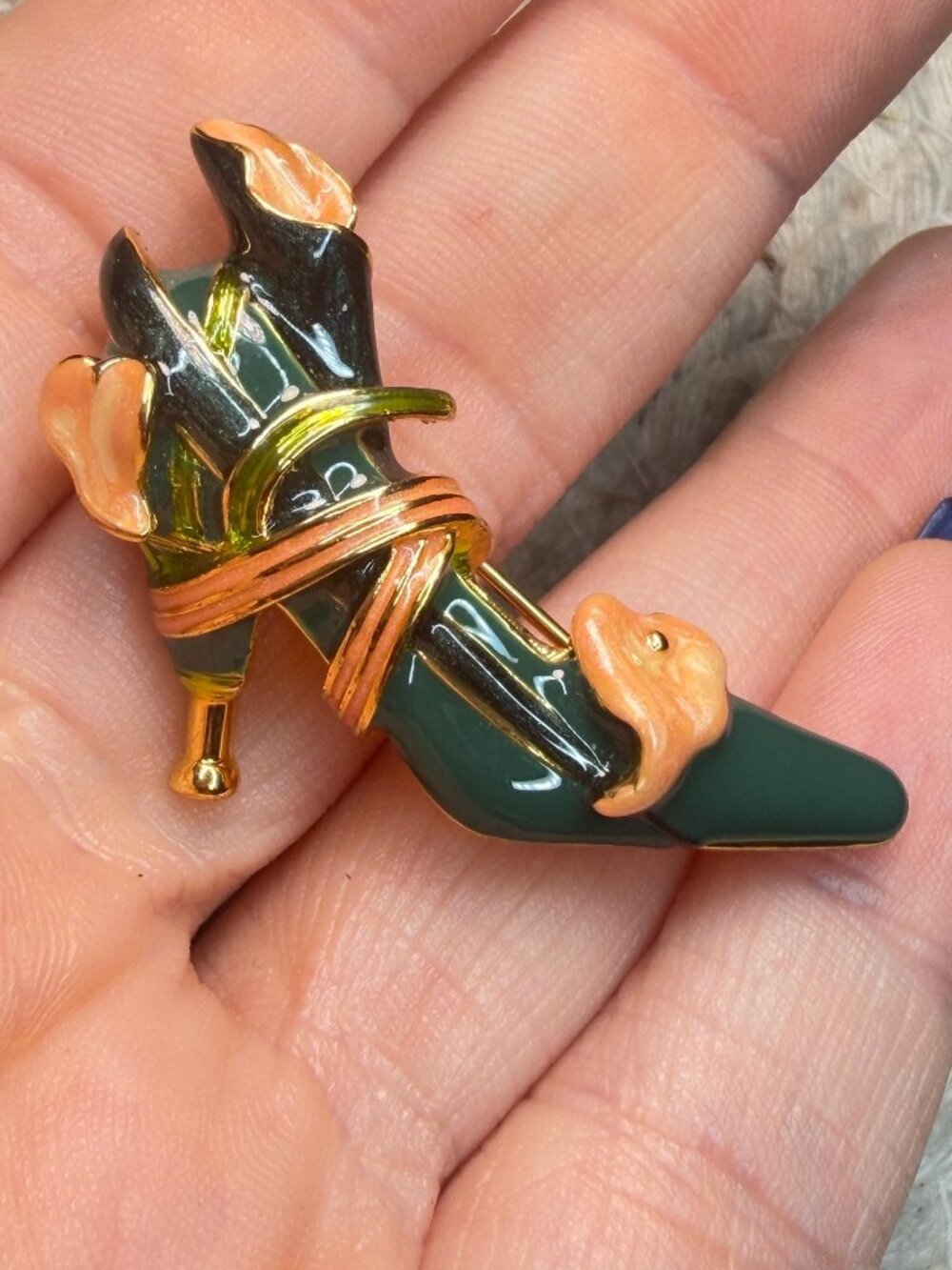 KJL Kenneth Jay Lane High Heel Shoe Brooch | Vintage Green Enamel Gold Tone Stil